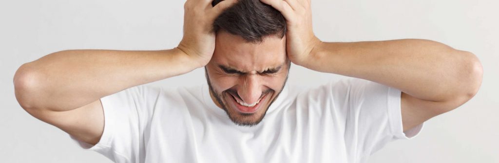 Chcete vedieť, čo pomáha na migrénu? Tu sú príčiny, prejavy aj 4 možnosti riešenia