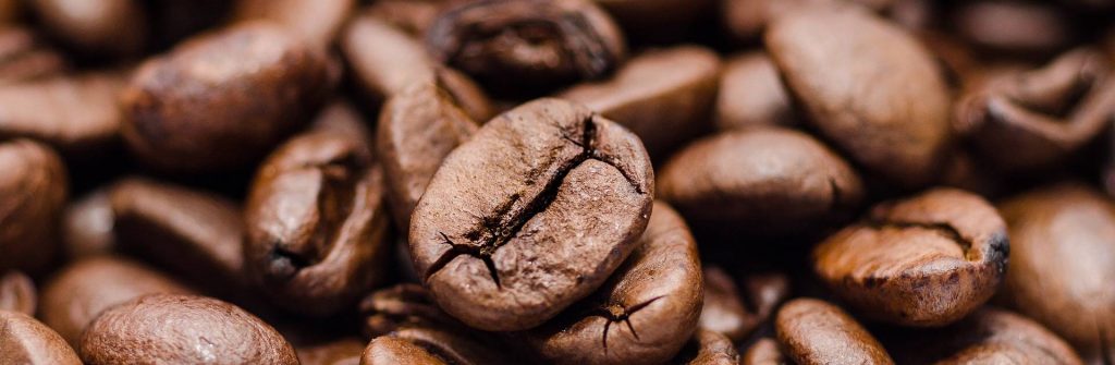 Kofeín: Jeho účinky, zdroje, vplyv na chudnutie, abstinenčné príznaky a nežiaduce účinky