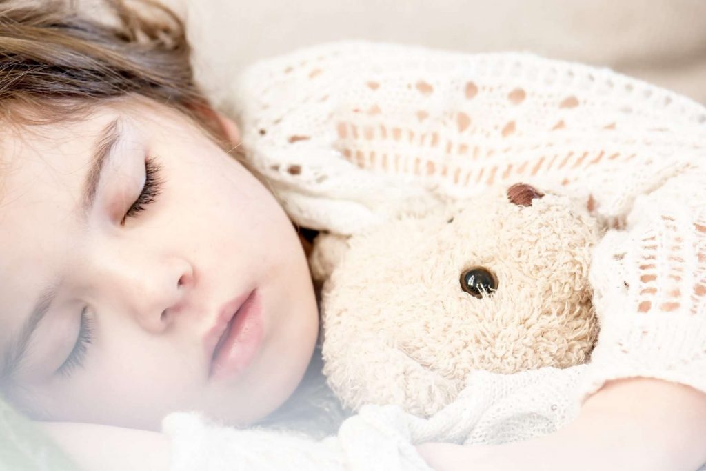 Nočné chrápanie u detí, jeho príčiny, čo pomáha aj na to silné a aká je najlepšia liečba