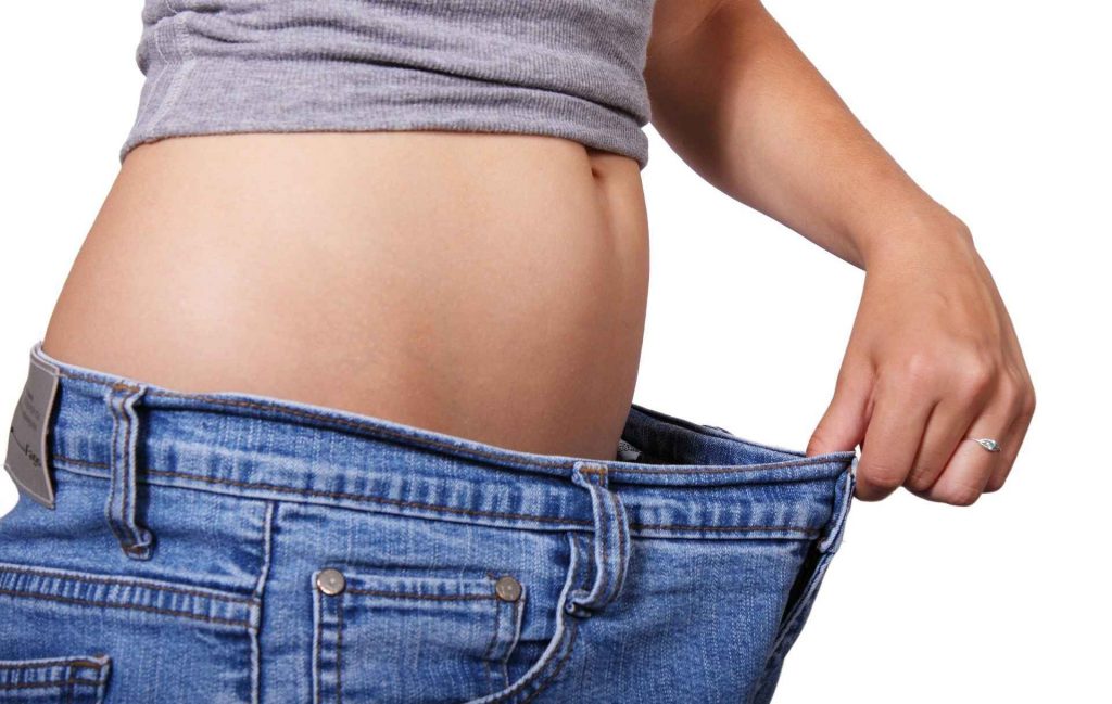 7 tipov, čo najlepšie pomáha na nadváhu u mužov a žien a aké príznaky má tá ľahká
